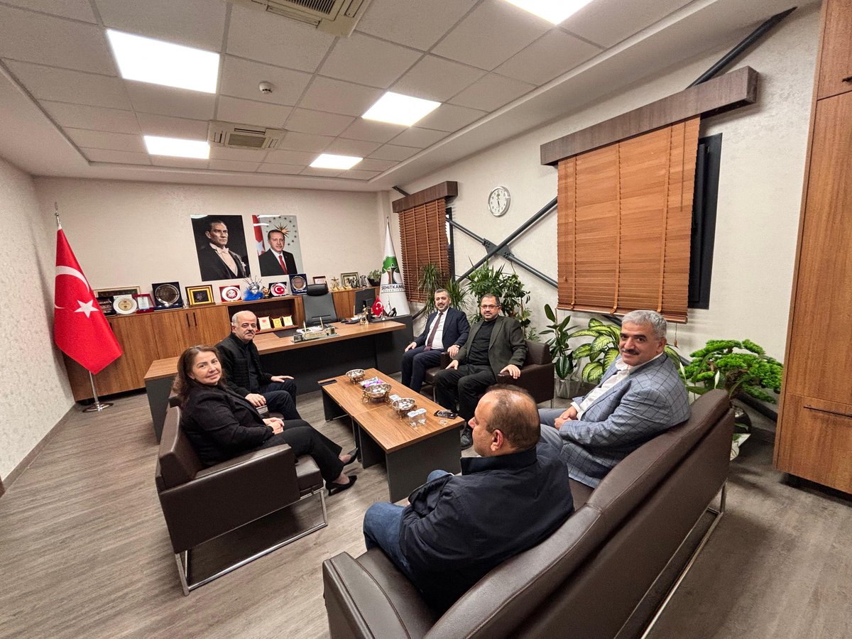 Başkan yardımcılarımızla birlikte, Şehitkamil Belediyesi Başkan Yardımcımız Sayın Hülya Kılıç’ı ziyaret ettik. İlçemiz için daha iyi neler yapabileceğimizi istişare ederek, ortak akıl anlayışıyla çalışmalarımızı sürdürmeye devam edeceğiz. Nazik misafirperverlikleri dolayısıyla