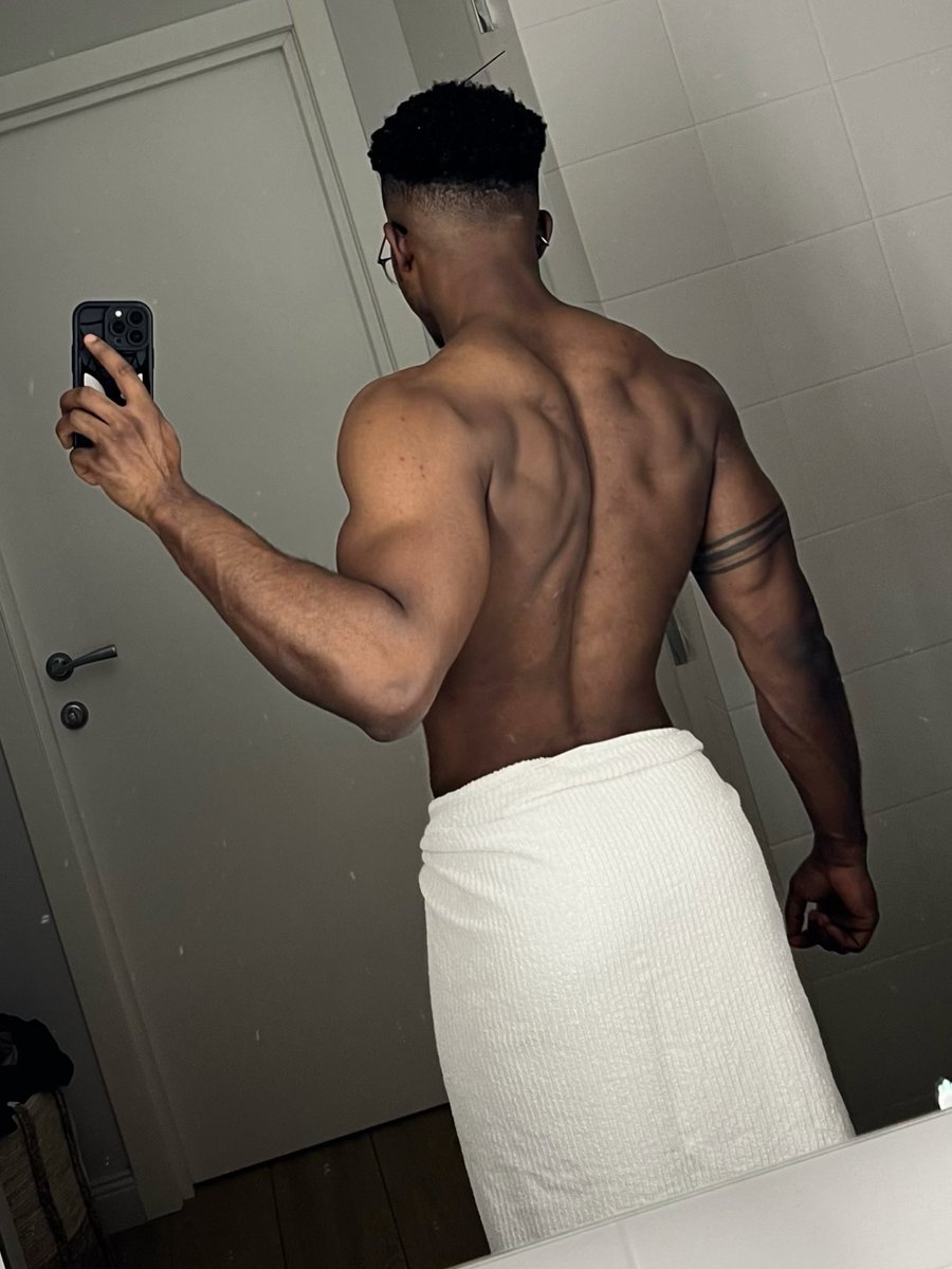 _rameg's tweet image. It’s the back, chico… It never lies