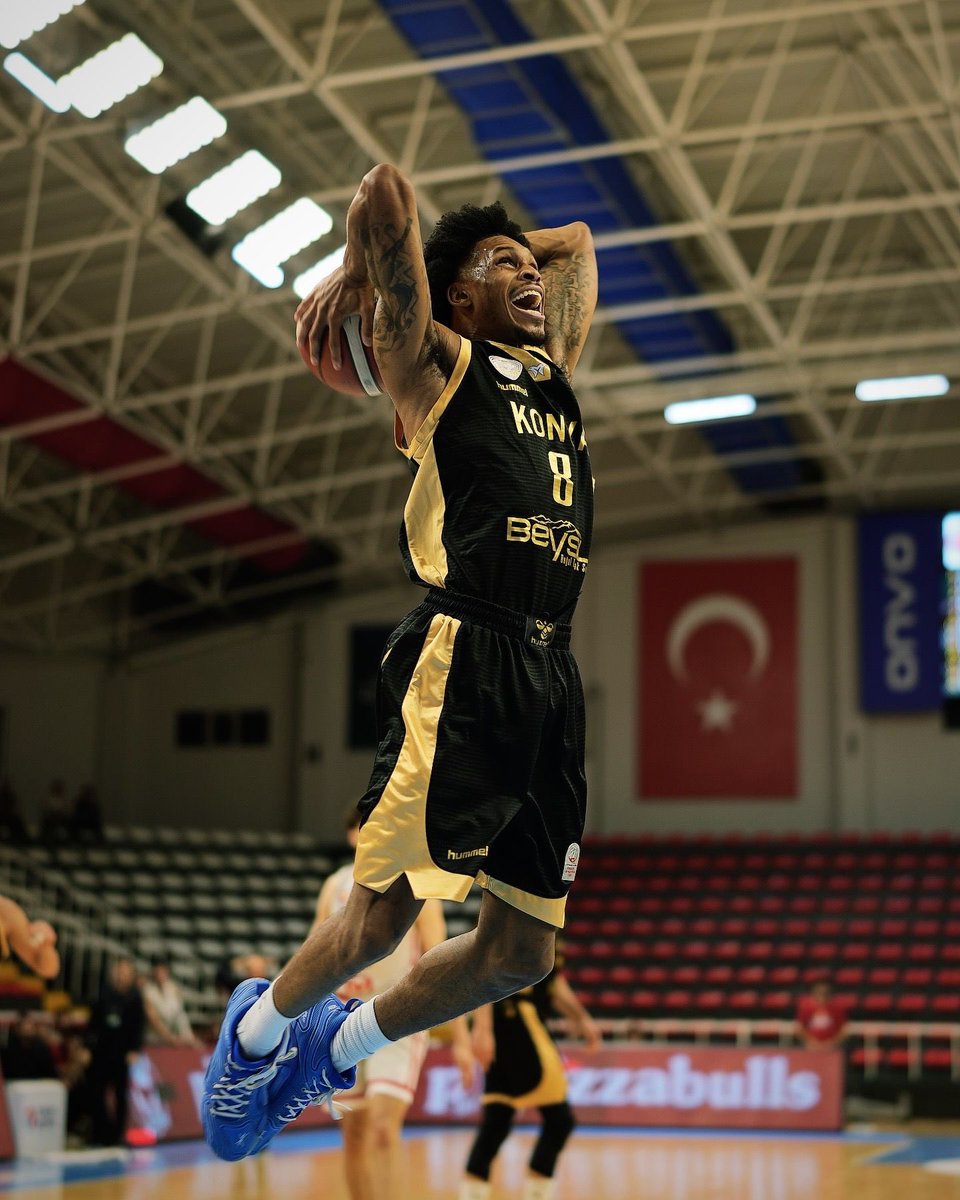 konyabbskbasket's tweet photo. Pizzabulls - KONYA BBSK maçından kareler 🖤💛🦅

#konyabbsk #forzabbsk https://t.co/LSB82r2UwJ