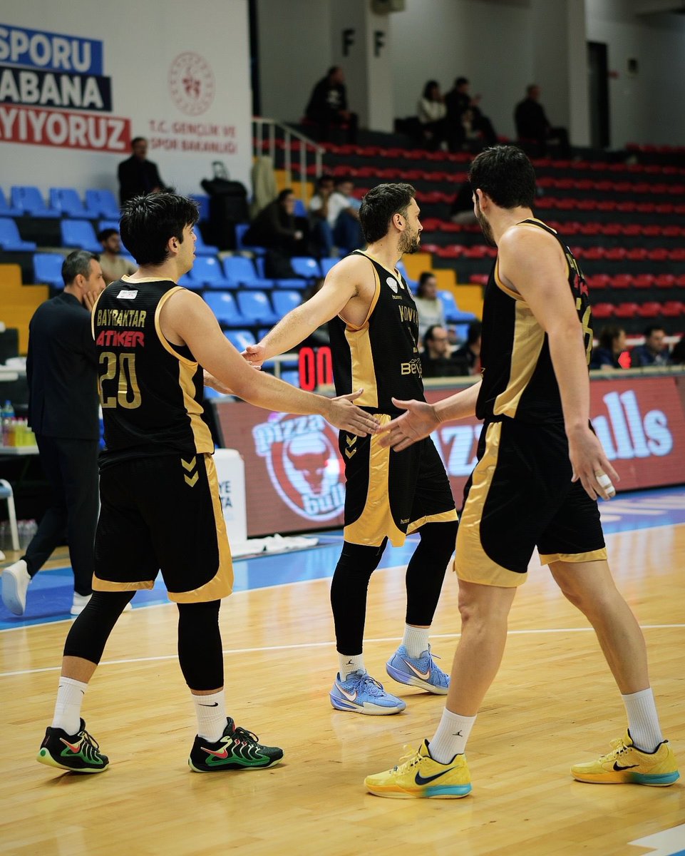 konyabbskbasket's tweet photo. Pizzabulls - KONYA BBSK maçından kareler 🖤💛🦅

#konyabbsk #forzabbsk https://t.co/LSB82r2UwJ