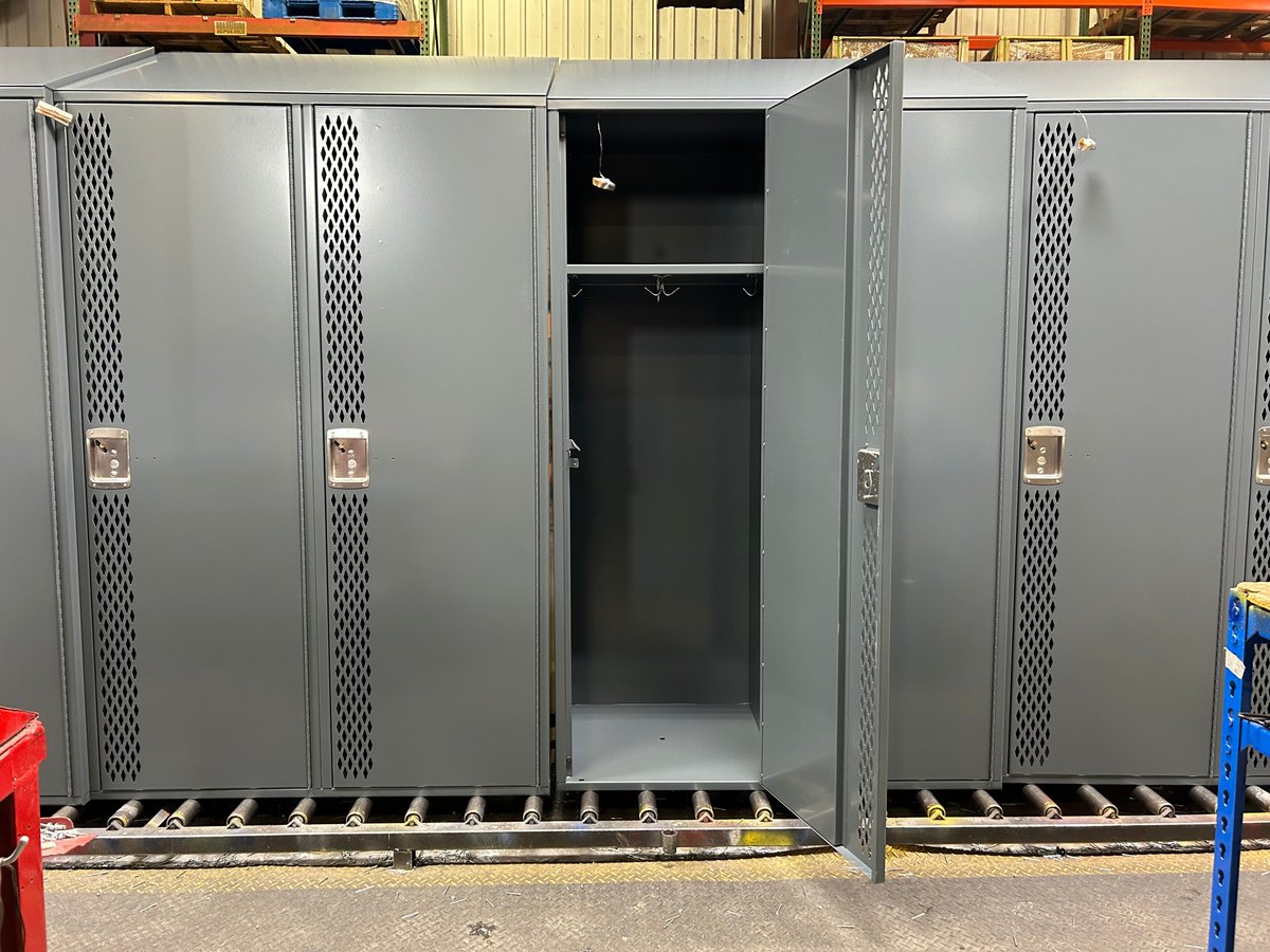 Rolls Royce Mankato in Mankato, MN

<a href="/H2IGroupInc/">H2I Group</a> 

#flexclub #sentrythreelatch #pianohinge #solidventilation #wilsoncarbonmesh #stormgray #slopetop #closedbase #2tier #rebelplus #diamondperforation #1tier #debourgh #lockers