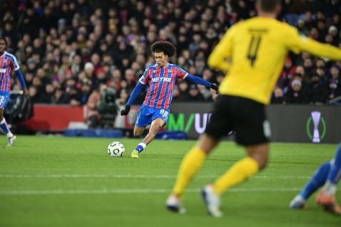 PalaceReport's tweet image. ✨ Drakes-Thomas stats from today. 

96 Mins played.
21/24 (88%) Accurate passes 
2 Big chances created 
3 Shots 
100% Successful dribbles 
100% Long balls 
4 Recoveries 
5/8 (62%) Ground duels won 

Reminder that he is 16. Absolutely ridiculous.