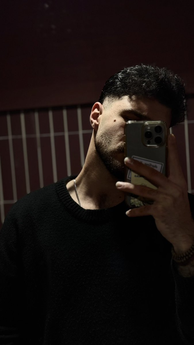 Arademoon tweet media