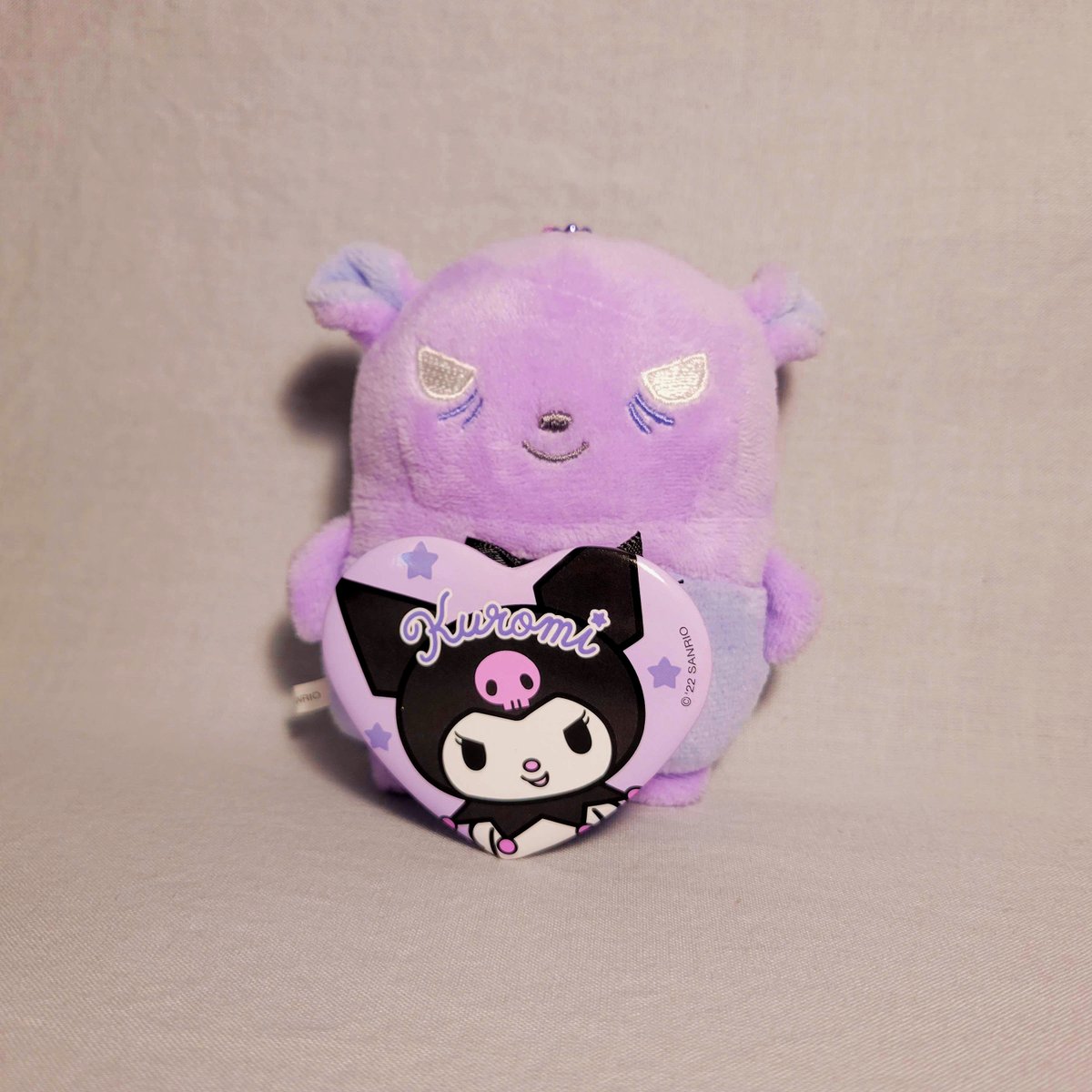 BakuAwareness's tweet photo. 2022 Baku keychain plush, part of a line featuring side characters with badges of their partners. https://t.co/yTmORF4Sa5