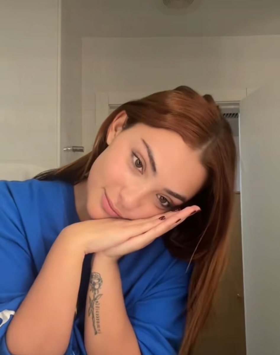 hodarseason's tweet image. mira lo q es esa cara perfecta la tipa más hermosa q existe no tiene ni sentido