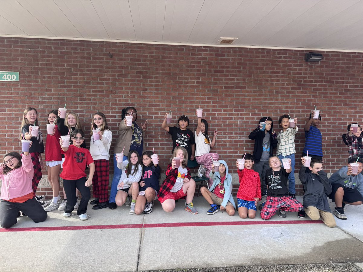 Today Mrs. Richards' 4th Grade students were rewarded for their gains on VBA and iReady 🙌🏻

They chose to have a Water/Soda Bar for a reward 🥤. They got to choose from 4 flavors and a variety of fun toppings!