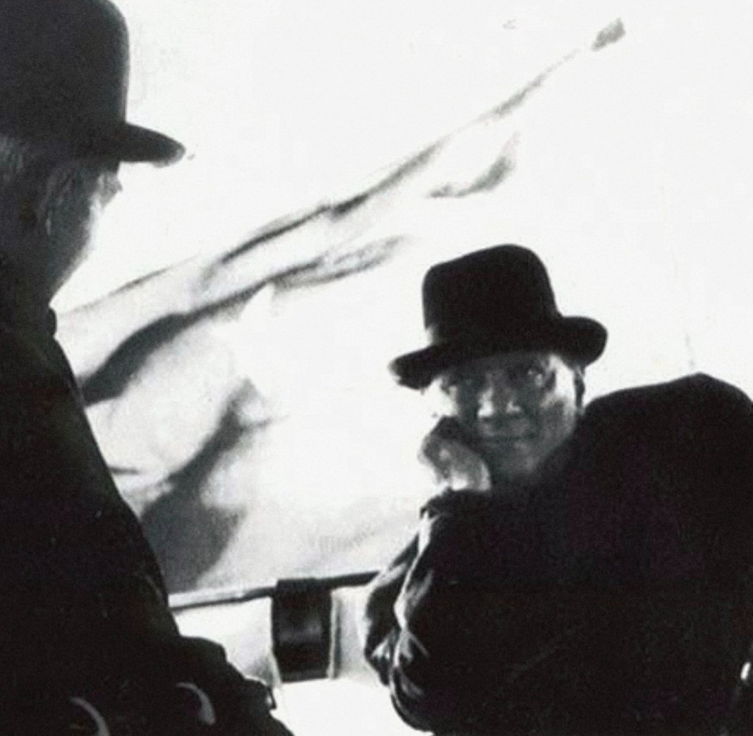 "Bir çocuğum olsaydı çok büyük bir sevinç duyacaktım. Milletime benden sonra benim neslimden bir evlat bırakmayı çok isterdim."

Atatürk