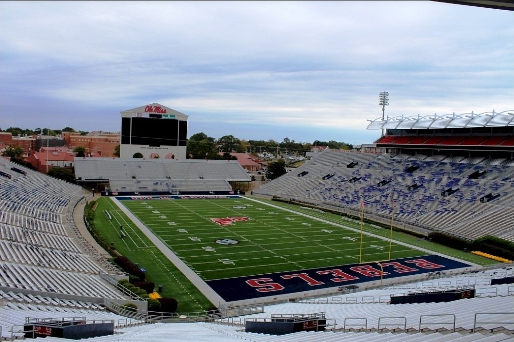 rjd012's tweet photo. @neno1butK my guy went from West Monroe high school stadium to Death Valley https://t.co/a01hJAa7ub