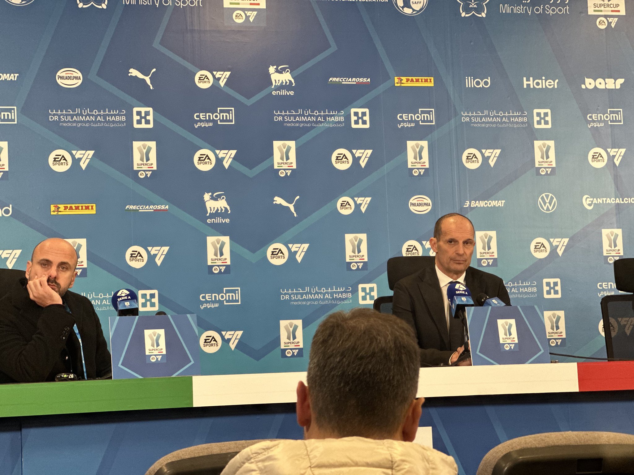 ماسيمليانو أليغري مدرب فريق ميلان في المؤتمر الصحافي: - نشكر جماهيرنا في الرياض على دعمهم الكبير، كانوا قريبين منا، ونعتذر لهم عن الخسارة. #السوبر_الإيطالي_بالرياض 