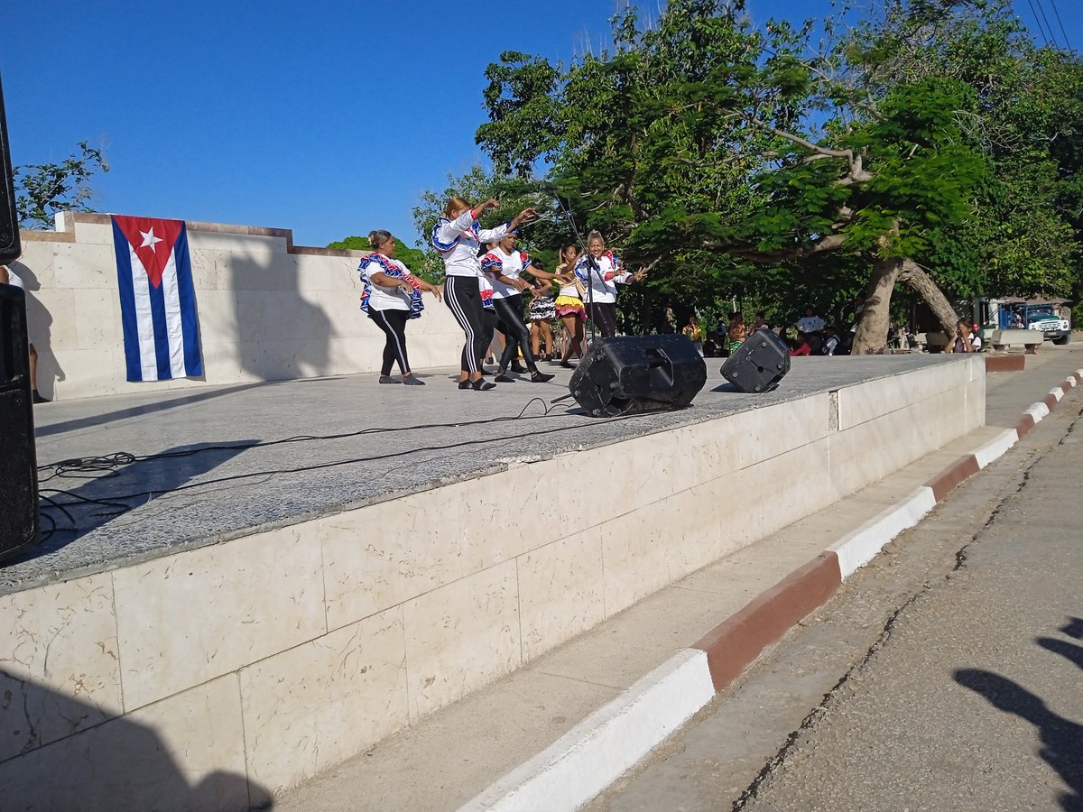 Comenzaron en el Municipio #Mella en #SantiagodeCuba las celebraciones por el 67 aniversario del Triunfo de la Revolución Cubana. El Concejo Popular Palmarito de Cauto de este territorio dió inicio a las actividades políticas-Culturales en saludo a la fecha. 
#RadioTitan