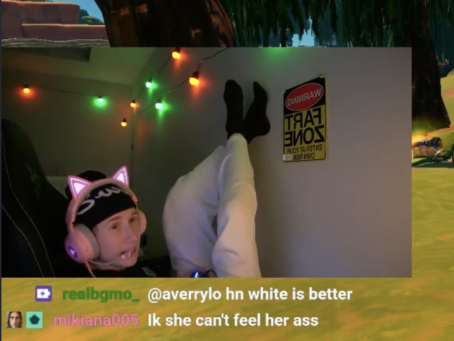 what is she even doing 😭😭😭😭