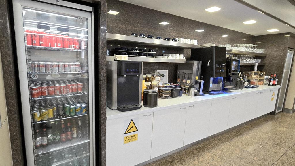 patstravelrevu's tweet image. #AmericanAirlines #FirstClassLounge at #LHRAirport Terminal 3 patstravelreviews.com #airportlounge #airlineclub #airlinelounge #Airport #travel #luxurytravel #aviation #avgeek #LHR #HeathrowAirport #Heathrow #oneworld #AA #AdmiralsClub #American #patstravelreviews