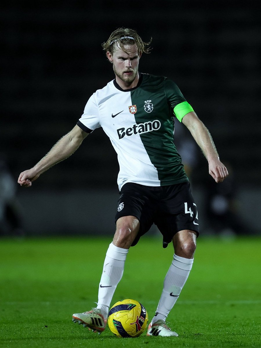 Jogo fraco da nossa equipa. O lance da grande penalidade, para além de ser escandaloso o tempo que se demorou para analisar, para mim não é penalti. Espero um Sporting bem diferente em Guimarães. Seguimos 🤜🏻🤛🏻