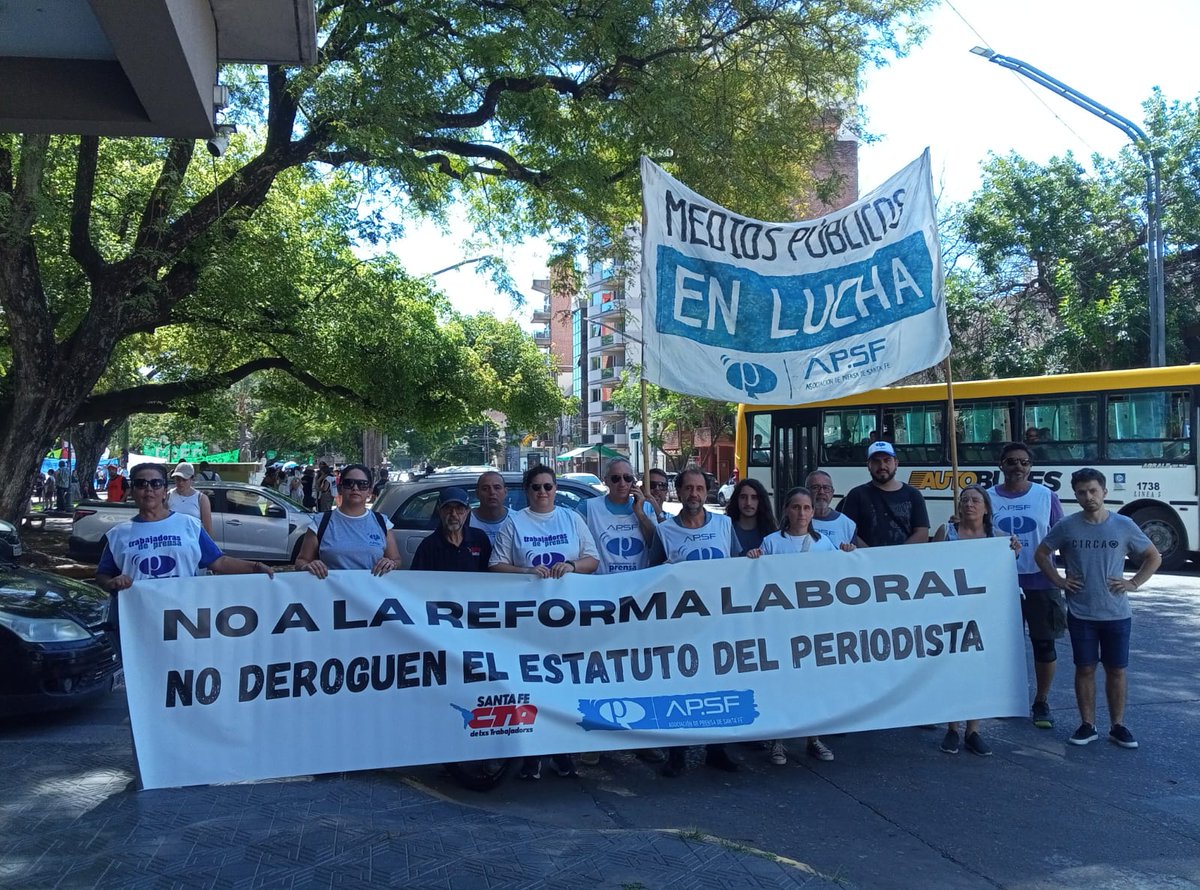 ➡️ En conjunto con el movimiento obrero organizado, marchamos en defensa de nuestros derechos y conquistas y en contra la derogación del estatuto del periodista por la libertad de expresión.