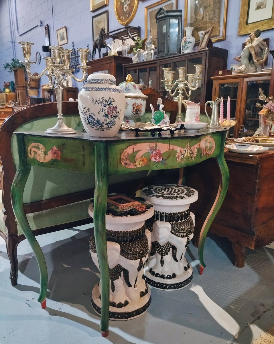 FullCoSevilla's tweet photo. Full Collection Sevilla
#FelizJueves #FelizNavidad #antik #homedesing  #Antiques #AntiqueShop #VintageDecor #HomeDecor #InteriorDesign #AntiqueFurniture https://t.co/REpDoRFCqQ