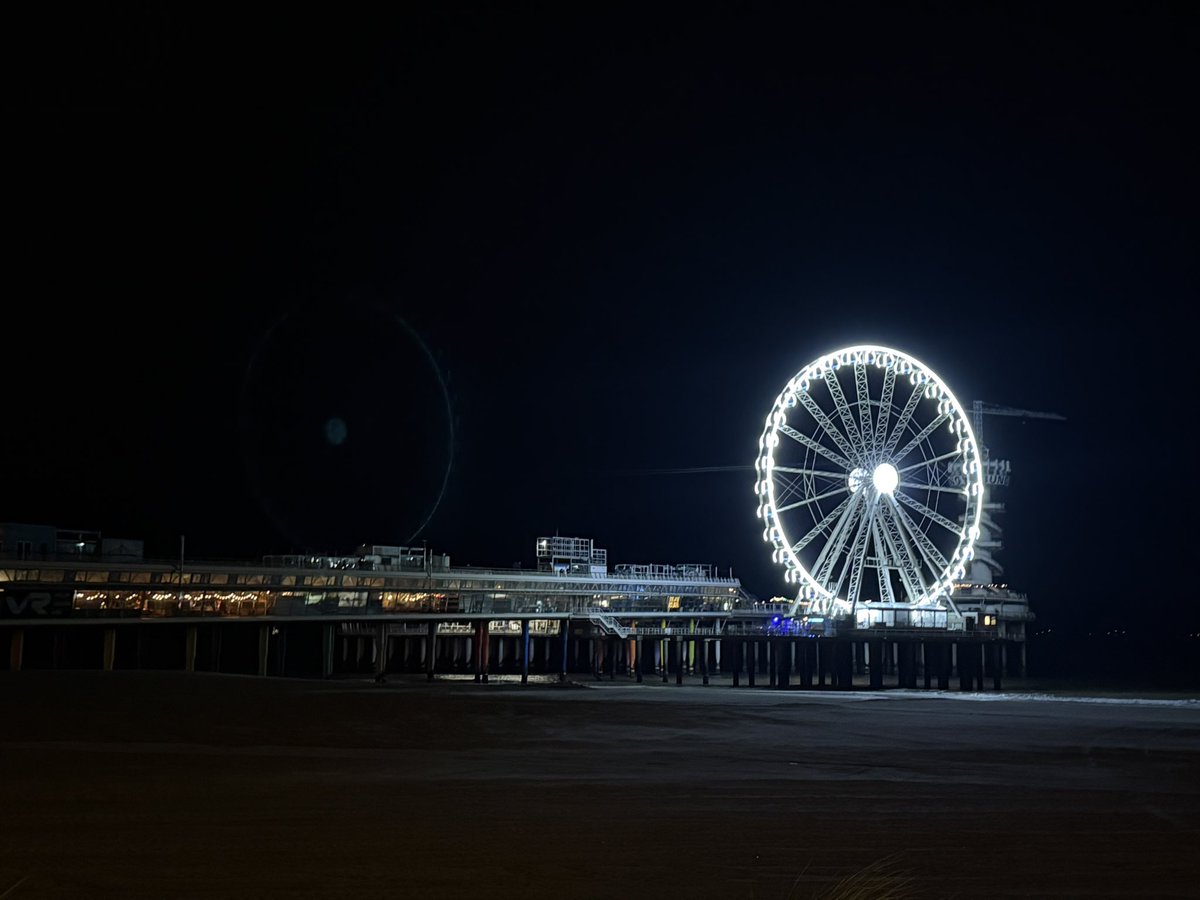 Mooie avond #strand #zee 
#Scheveningen #dePier #reuzenrad