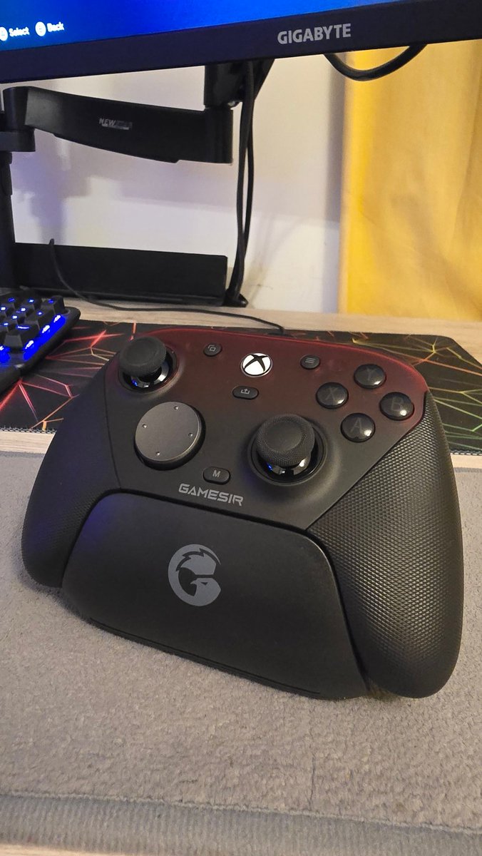Just received my <a href="/mygamesir/">GameSir</a> G7 Pro controller from <a href="/NICKMERCS/">Nickmercs</a> giveaway and WOW, this controller is a thing of beauty!

Huge shout out to Nick and the team for everything and Gamesir for this unbelievable Controller! Very grateful!! #mfam 🎅
 <a href="/MFAMCentral/">MFAM Central</a>