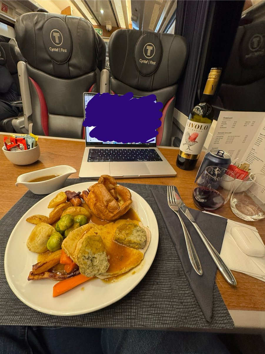 Time for a festive meal on a <a href="/tfwrail/">Trafnidiaeth Cymru Trenau Transport for Wales Rail</a> train? Yes indeed! 

Awesome food and friendly team onboard my service back up to Crewe this evening!