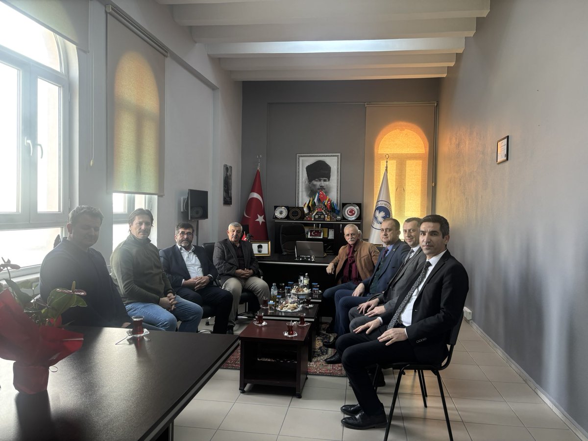 S.S. 296 Sayılı Pınarhisar Yağlı Tohumlar Tarım Satış Kooperatifi Yönetim Kurulu Başkanı Salih Köse, Yönetim Kurulu Üyeleri İsmail Kütükoğlu, Ali İnan, Kooperatif Müdürü Hüsnü Yılmaz ve Ahmetbey Yağlı Tohumlar Müdürü Gökay Arabacı Pınarhisar Meslek Yüksekokulumuzu ziyaret ettiler