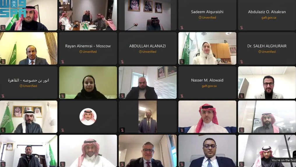 صور .. وزير الصناعة والثروة المعدنية يعقد اجتماعًا (افتراضيًا) مع الملحقين التجاريين للمملكة في الخارج.. ناقش الاجتماع فرص تعزيز نفاذ الصادرات السعودية غير النفطية إلى الأسواق العالمية، وأبرز الفرص الاستثمارية الواعدة في قطاعي الصناعة والتعدين. 