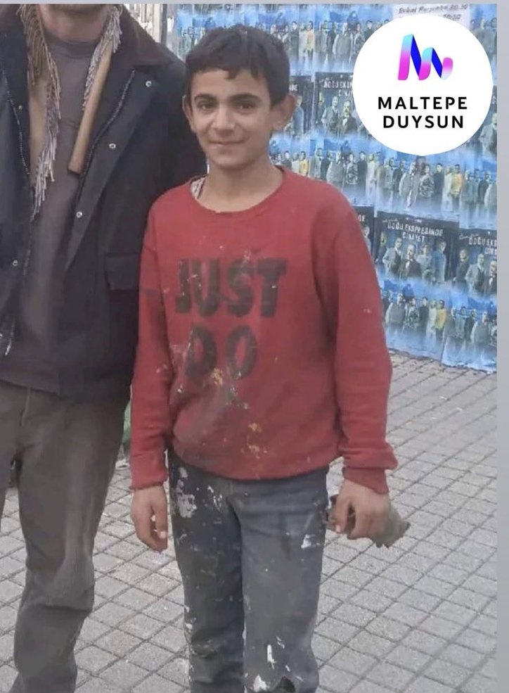 azizyazar47's tweet image. ÖNEMLİ DUYURU !

Maltepe'de kâğıt toplayıcılığı yapan Arda Ekinci beş gündür kayıp.

En son Maltepe Altayçeşme Mahallesi'nde görüldüğü öğrenildi.

Görenlerin, baba Erdal Ekinci'yi 0531 762 45 55 ya da 112'yi araması rica olunur.

PAYLAŞIP DESTEK OLALIM LÜTFEN #Ardaekinci #kayıp