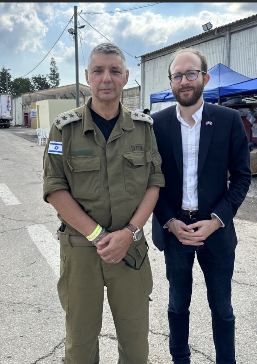 Le député <a href="/JPatrierLeitus/">Jérémie Patrier-Leitus</a>, président de la commission d'enquête sur l'audiovisuel public lors d'un voyage, en compagnie de l'homme le plus objectif et impartial au moooonde.