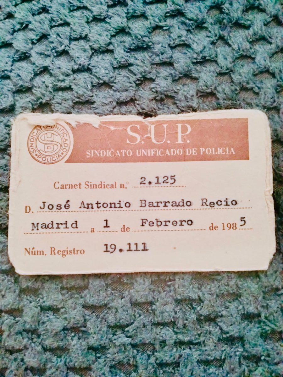 Sup_Policia's tweet image. Recordamos a nuestro compañero y afiliado José Antonio Barrado Recio, asesinado con un coche bomba en #Eibar por los cobardes asesinos de #ETA que además hirió a 15 personas
Enviamos un fuerte abrazo a su familia y amigos
#NiOlvidoNiPerdón