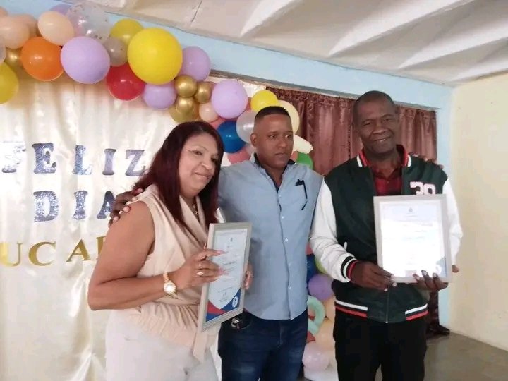 Celebran en Amancio día del educador y se reconocieron a los más destacados.