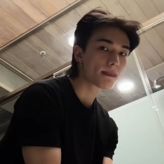 hyvnsngprincess's tweet image. i’m not lying when i say he is my exact type