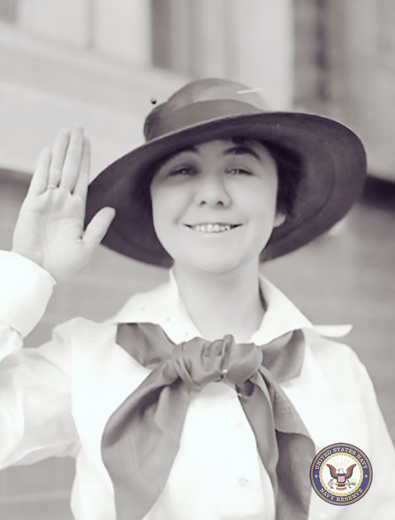 navy_reserve's tweet photo. NAVY RESERVE HERITAGE | YNC Loretta Perfectus Walsh.

March 17, 1917, Walsh enlisted in the Navy Reserve, becoming the 1st woman to officially serve in the U.S. military in a non-nursing role. She wasn't just an enlistee; she was sworn in as a Chief Yeoman, the first woman CPO https://t.co/zgnrMOFtzg