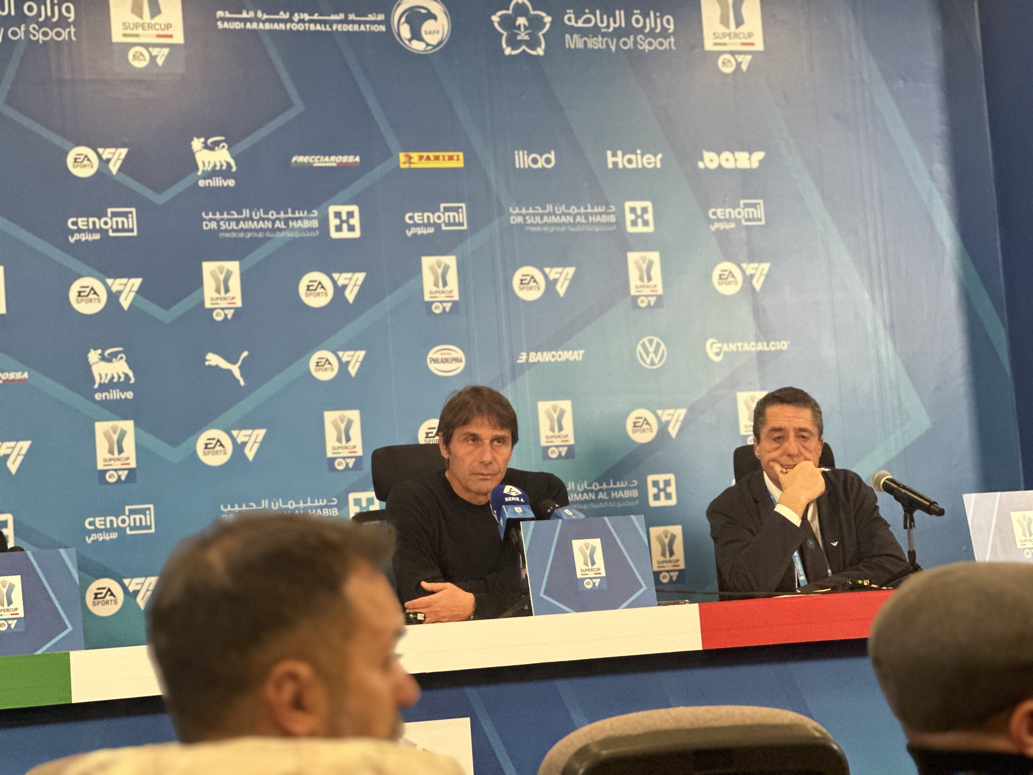 أنطونيو كونتي مدرب فريق نابولي في المؤتمر الصحافي: - الفوز في مثل هذه المباريات يمنح الفريق ثقة كبيرة، كما حدث في انتصاراتنا السابقة أمام روما وأتلانتا ويوفنتوس #نابولي_ميلان 