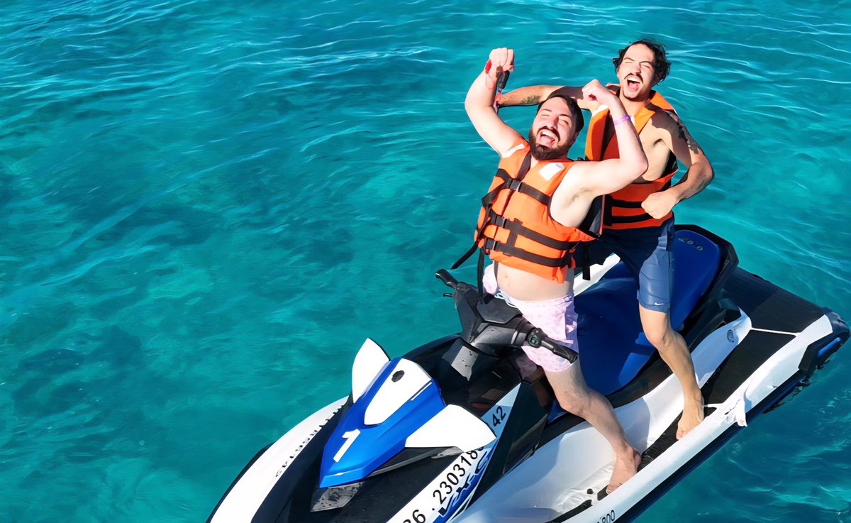 chimchu14's tweet photo. Finally completed a dream of mine for many years we was flying over the waves in jet skis in December! https://t.co/1H5Sc0FGFj