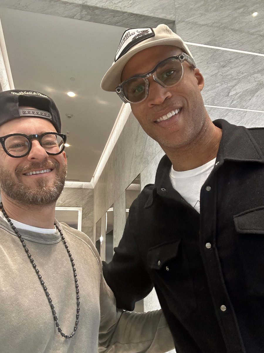 MethSanders's tweet image. Chance meeting with an NBA Champion today at work @Rjeff24 

Couldn’t have been nicer 🤝  

Merry Christmas bro!

@ESPNNBA