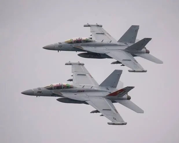 🇺🇸 The US deploys electronic warfare and attack aircraft off more coasts of Venezuela, an attack could be imminent. #VenezuelaLibre #VenezuelaFree #Maduro