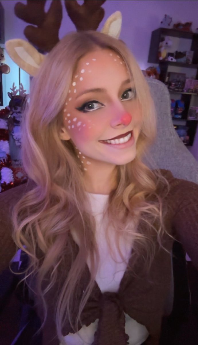 Live on Twitch with my Rudolph cosplay 🫡
