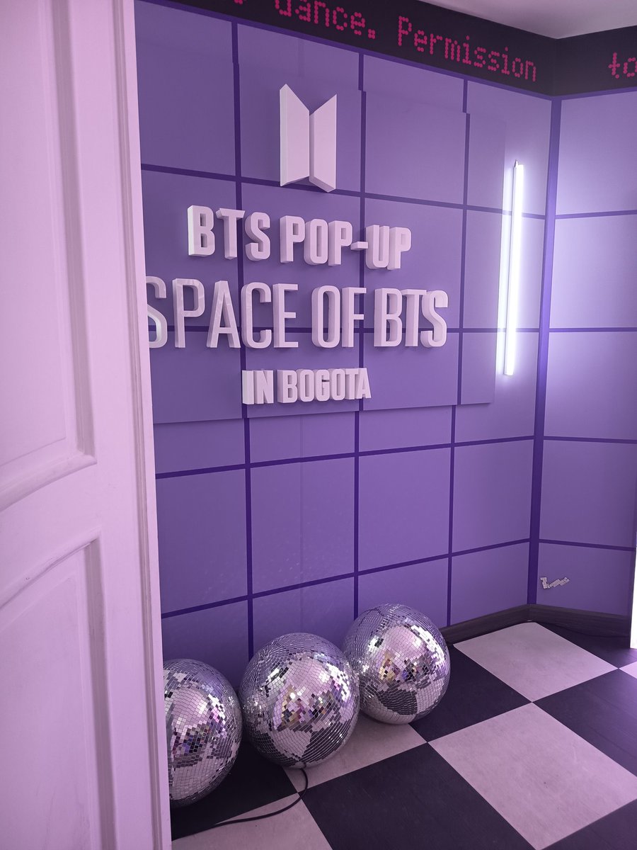 92sbackground's tweet photo. mi yo de 2016 no se lo cree todavía <3
gracias a lore btw por fin nos conocemos después de 10 años (literalmente) @MyBangtanBxys 💗
#BTS_POP_UP
#SPACE_OF_BTS
#BTS_BOGOTA_POP_UP
#SpaceOfBTSInColombia https://t.co/RKcbcrq9Dc