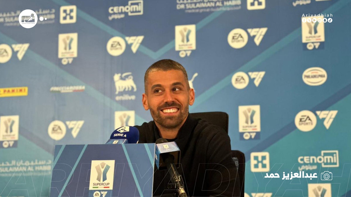 سبينازولا لاعب فريق نابولي الأول لكرة القدم خلال المؤتمر الصحافي: طبقنا العديد من الأمور التي طلبها منا المدرب، نقاتل على الكرة دومًا. الفرق ترانا وتعرف مستوانا، نحاول أن نضغط رجلاً لرجل، فهي طريقة تناسبنا. لوكاكو قائد بالنسبة لنا، سيكون حاسمًا بالنسبة لنا، وسيعود بشكل سريع، روميلو مهم للغاية ونحن محظوظون بوجوده معنا. #ميلان_نابولي 