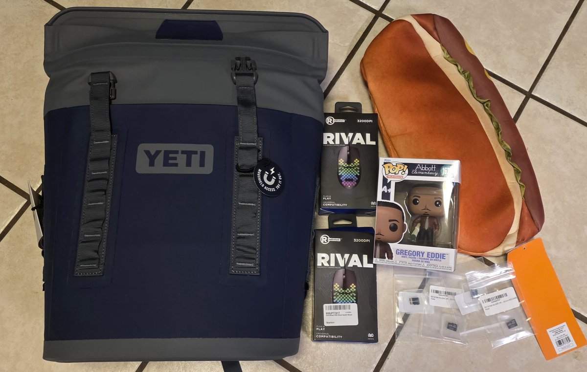 Broncomack's tweet photo. Thank you @LordOfRestocks got my #luckybox today I do a lot of camping so this cooler is perfect 👌 thanks a lot!!!! https://t.co/TIE0PYx1Sr