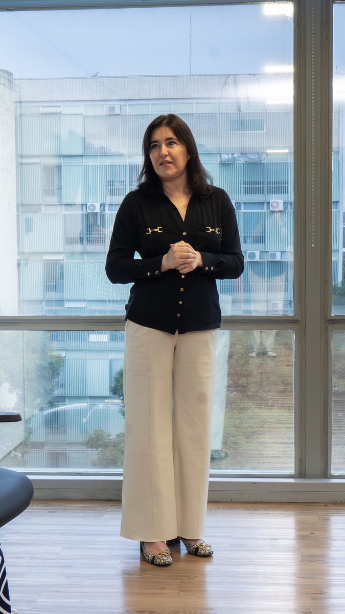 Ditebett's tweet image. A mais linda na confra dos funcionários