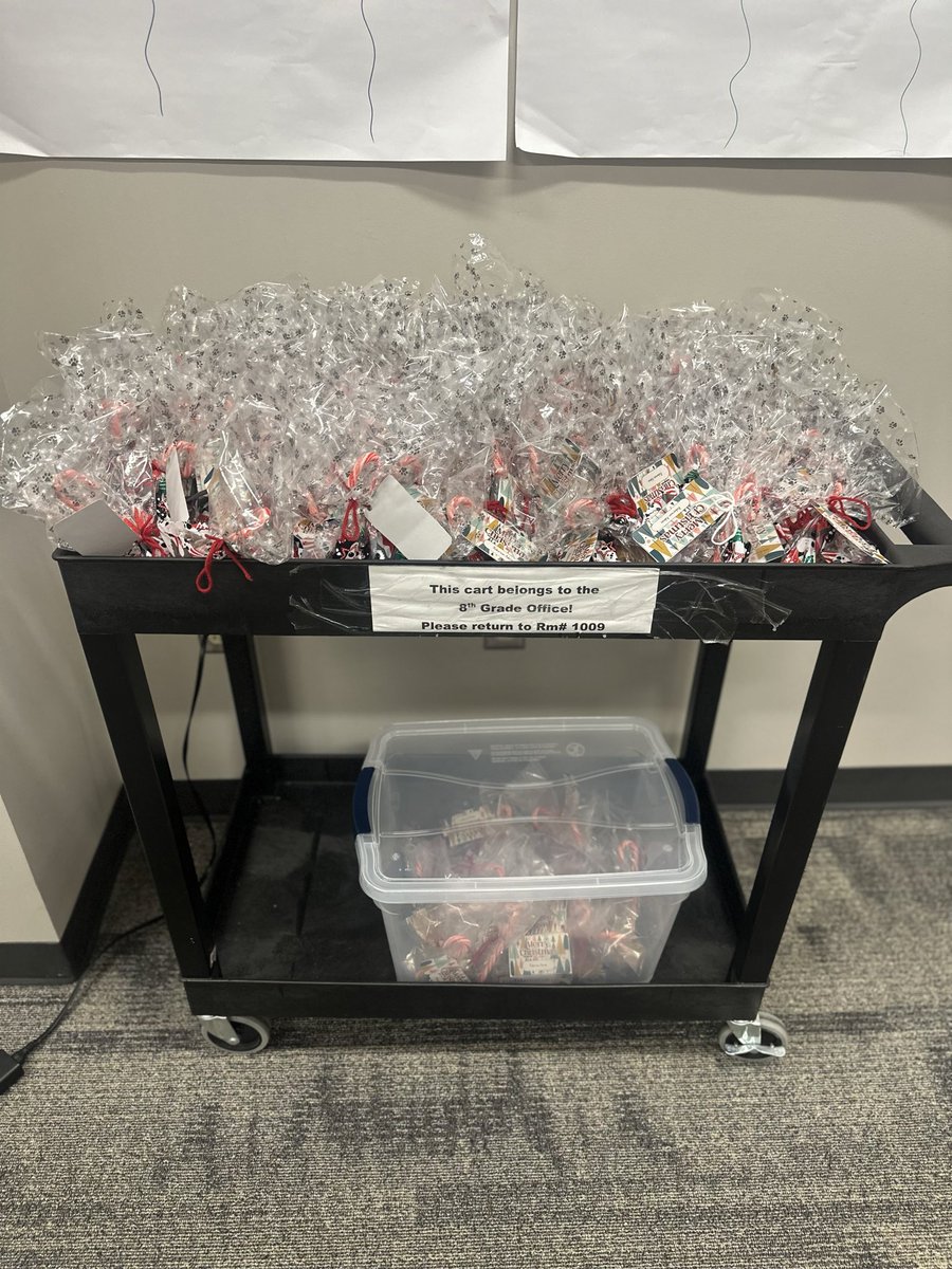 MrsDunbar6's tweet photo. Thank you Mr.Neblett for gifting us with your amazing cookies 🍪! Once a Razorback,  always a Razorback ! https://t.co/fHBqMo0XkF
