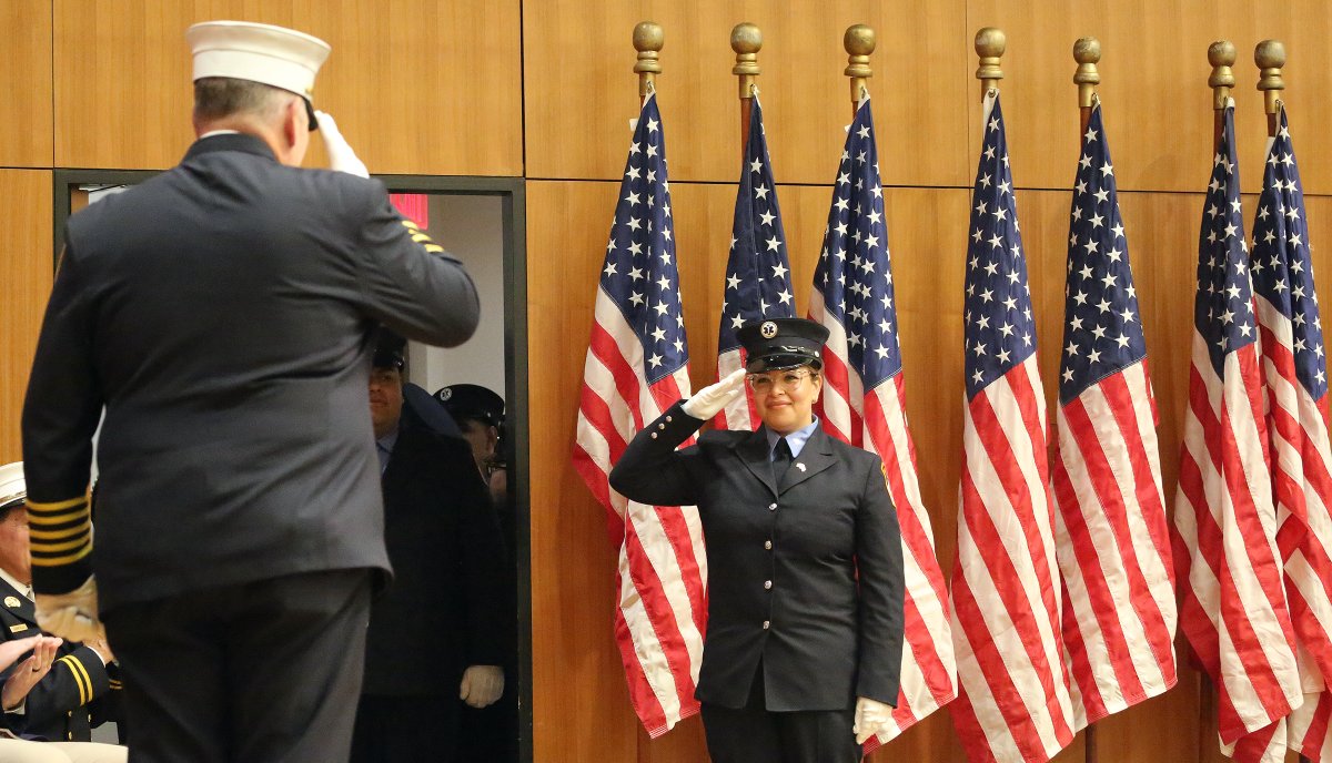 FD4D's tweet image. This afternoon FDNY Commissioner Robert S. Tucker and Chief of Department John Esposito presided over a graduation ceremony for Paramedic. Paramedics graduating from the FDNY Paramedic Basic program have trained for 11 months at the EMS Academy, at hospitals on clinical…