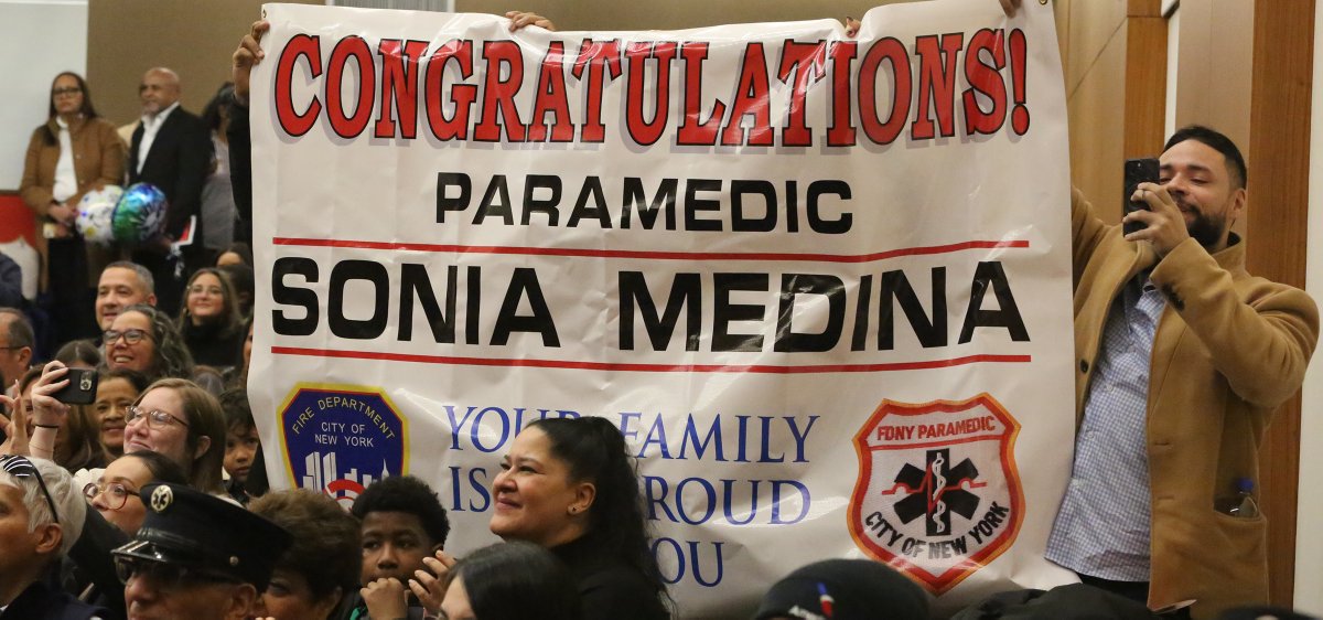 FD4D's tweet image. This afternoon FDNY Commissioner Robert S. Tucker and Chief of Department John Esposito presided over a graduation ceremony for Paramedic. Paramedics graduating from the FDNY Paramedic Basic program have trained for 11 months at the EMS Academy, at hospitals on clinical…