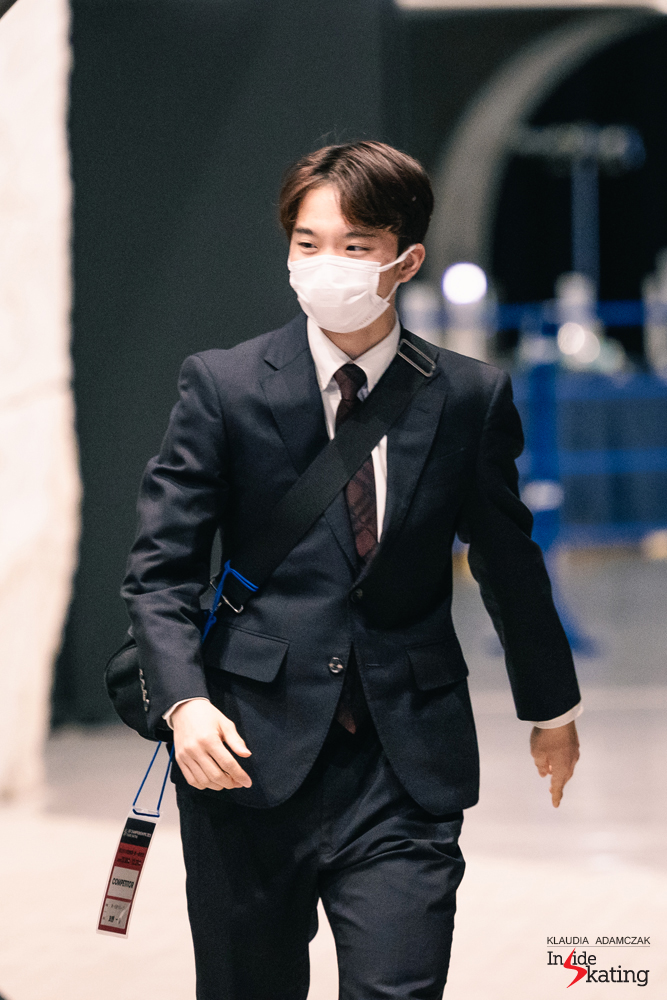 insideskating's tweet photo. Tomono. Kazuki Tomono.
You have to agree: there’s a James Bond air to this photo of Kazuki arriving at the draw.
#JapaneseNationals #nonchalance #Bond #InsideSkating https://t.co/66PusUpdxv
