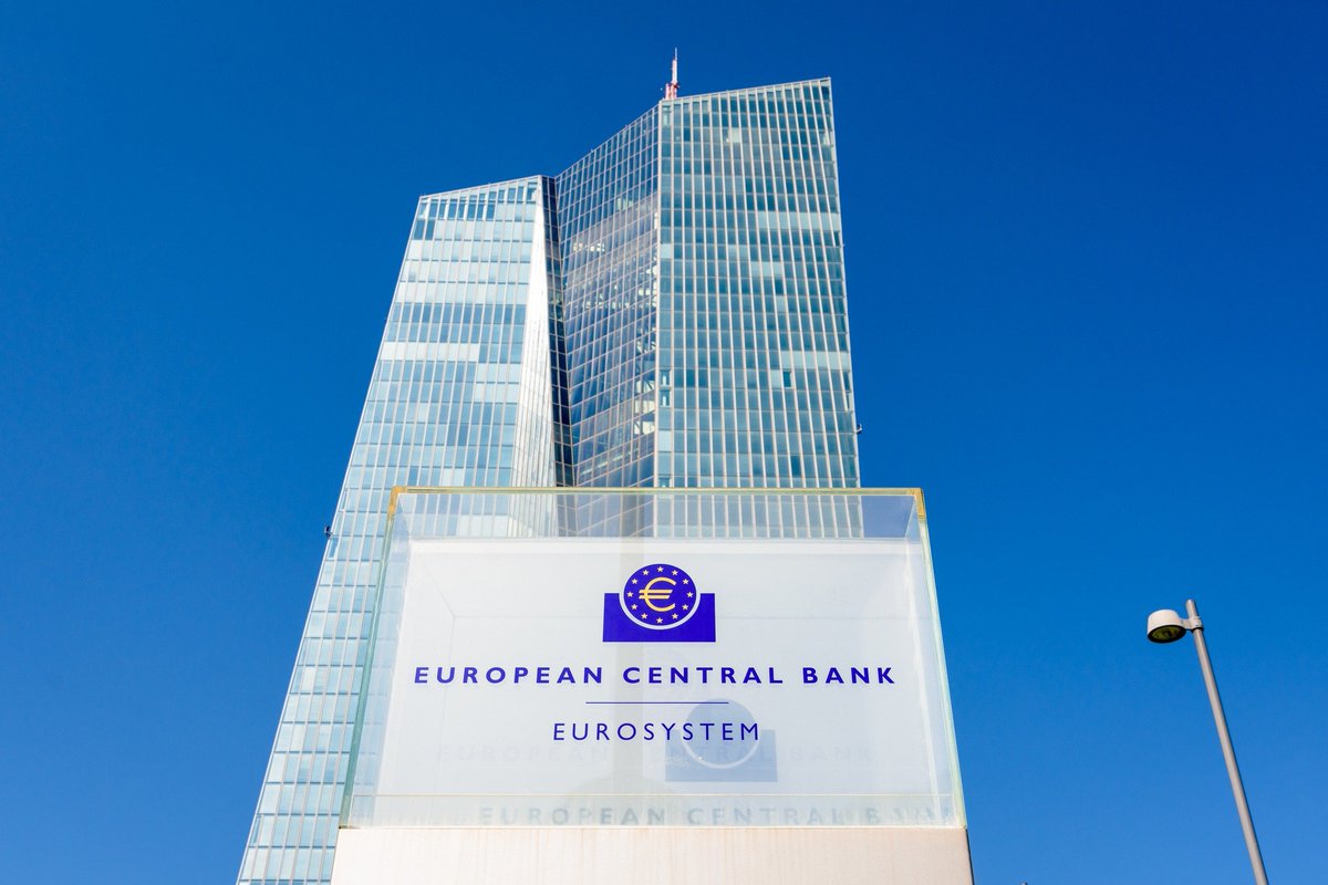 RWAwatchlist_'s tweet image. 🚨 BREAKING: European Central Bank just called for urgent digital euro regulation

they want the legal framework done NOW so they can launch Europe's CBDC

the race to launch digital currencies is accelerating