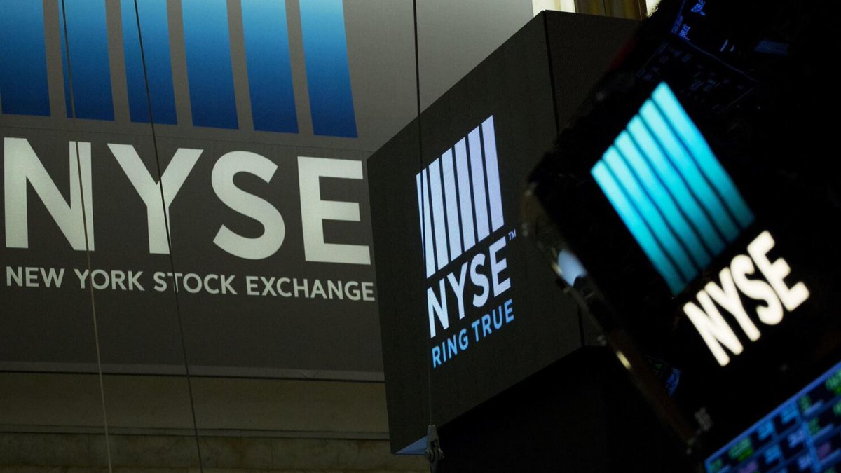 🚨JUST IN: NYSE OWNER EYES INVESTMENT IN MOONPAY Intercontinental Exchange ( ICE), which owns the NYSE, is in talks to invest in crypto payments firm  MoonPay. MoonPay is nearing a funding round that