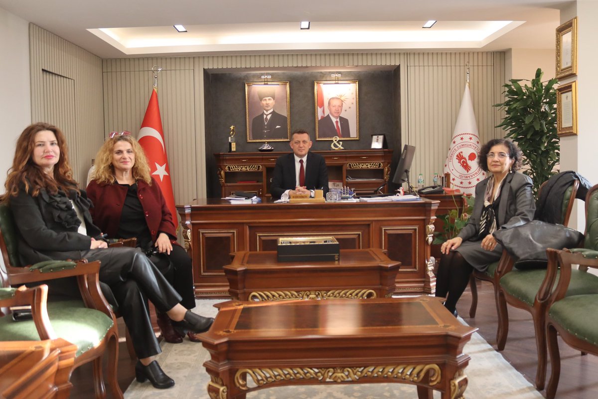 Beykoz Kaymakamımız Sayın Fatih Ürkmezer’i  makamında ziyaret ettik. 

Beykoz’da kadınların güçlenmesine yönelik çalışmalarımız ve projelerimiz hakkında verimli bir görüşme gerçekleştirdik.

Misafirperverliğinden dolayı kendisine çok teşekkür ediyoruz.
