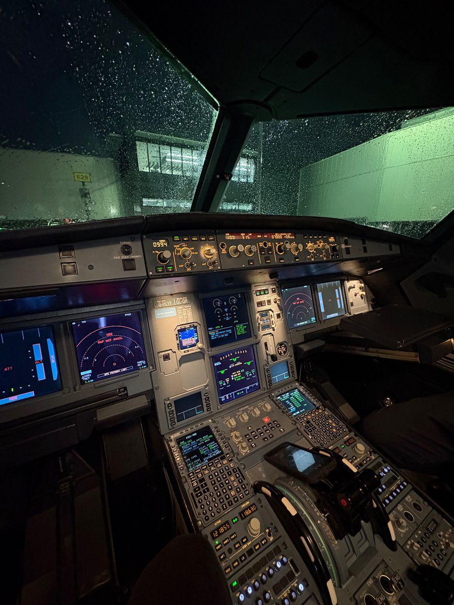 JordanJM02's tweet photo. @jet2tweets I would like to say a massive thank you to the pilots who allowed me to sit in the cockpit for a chat and some pictures. Please apologise to them both as I weren’t very chatty I couldn’t hear due to my ears not being great. 😫☺️ Details for tracing the flight below: https://t.co/ajO1QB1M5T