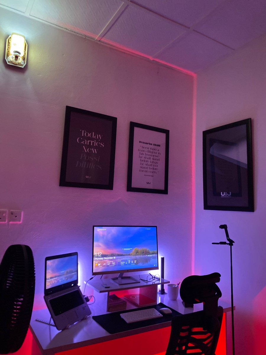 creative__ui's tweet image. My landlord's son who should be in his mid 20s I guess, excused me yesterday and asked if I was into forex trading.

He must have seen my set-up from the window a couple of times.

I told him that I wasn't into forex. 
I then went on to explain what I do for a living to him.…