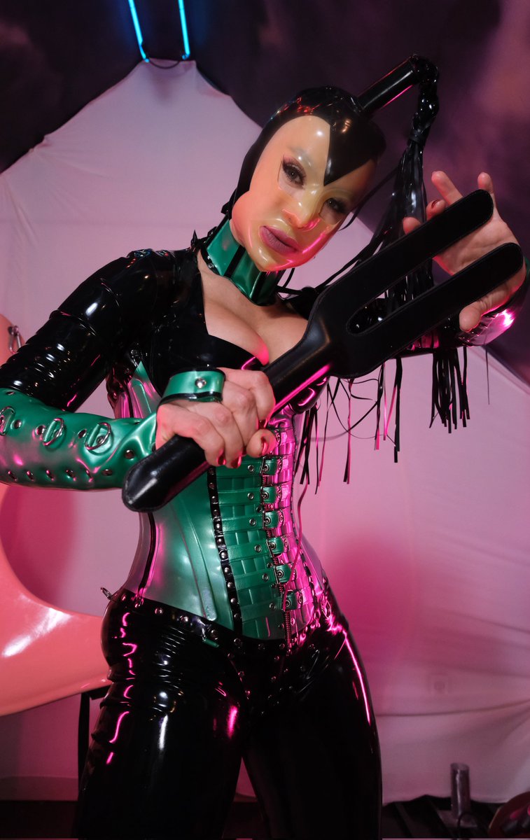 The one in control can bring you back into perfect pitch. - I adjust tone, vibration, and obedience. 

📷 @TheMagicEyeATL

#latexhood #latex #shiny #rubbermistress #impactful #attuned