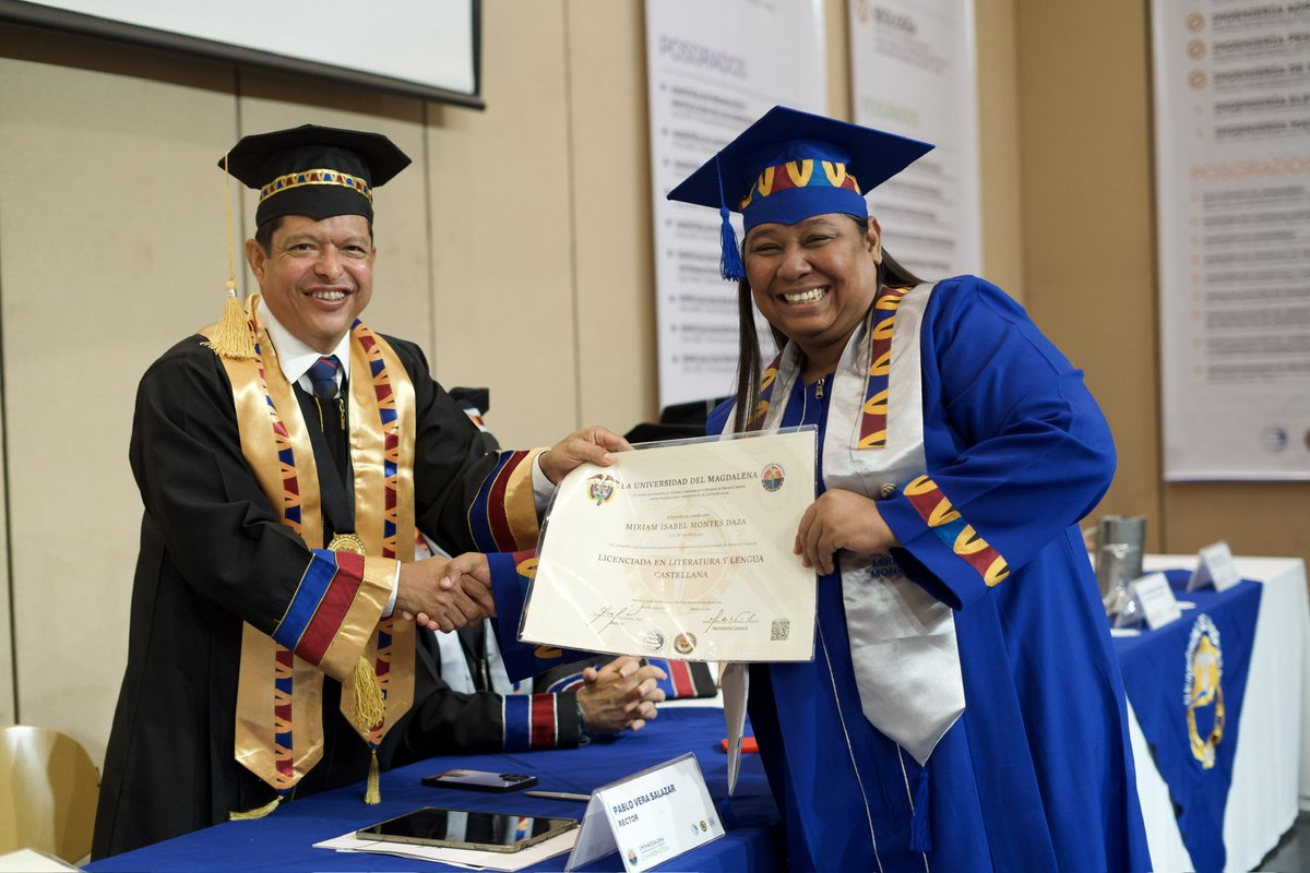 Unimagdalena's tweet photo. 🎓 ¡Celebramos el poder del conocimiento para transformar el mundo! 🌎🤩

Con orgullo y esperanza, 217 nuevos profesionales de las facultades de Ciencias Básicas y Ciencias de la Educación culminan una etapa que marcó sus vidas e inician un camino lleno de propósito.✨

#GradosUM https://t.co/ms93sJ52bD